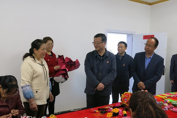 曹健松开展"五一""五四"节前走访慰问活动