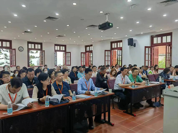 充电蓄能强本领  履职尽责促提升